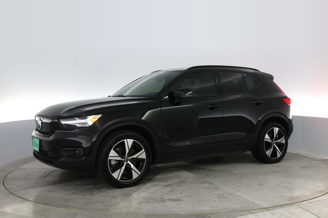 2021 Volvo XC40 Recharge — photo 10 of 35