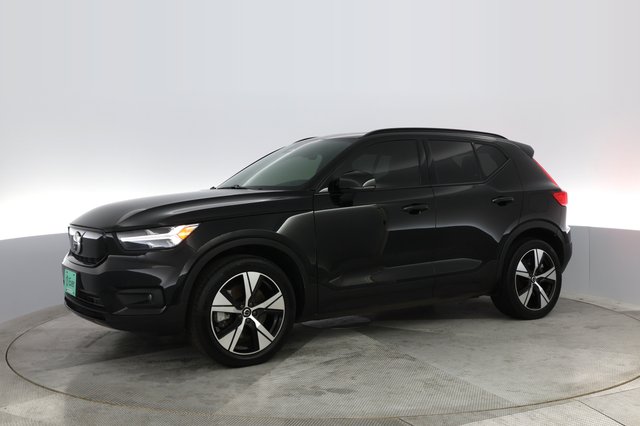 2021 Volvo XC40 Recharge — photo 10 of 35