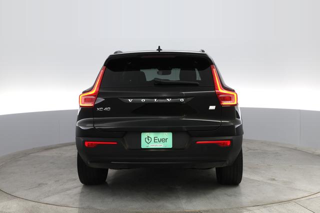 2021 Volvo XC40 Recharge — photo 8 of 35