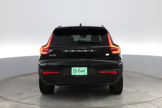2021 Volvo XC40 Recharge — photo 8 of 35