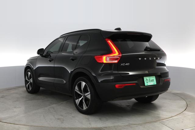 2021 Volvo XC40 Recharge — photo 9 of 35