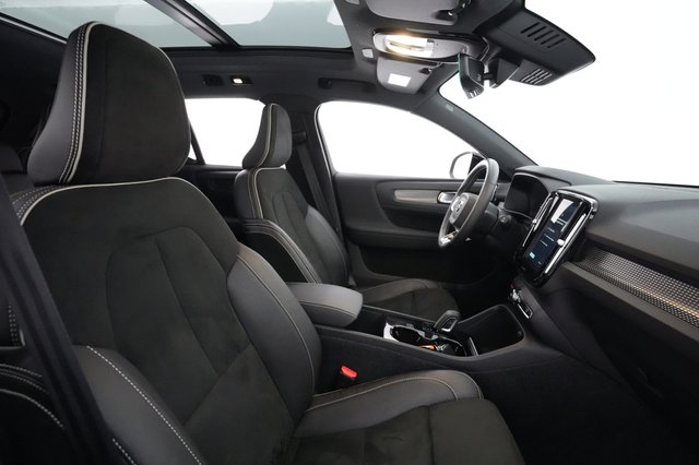 2021 Volvo XC40 Recharge — photo 17 of 35