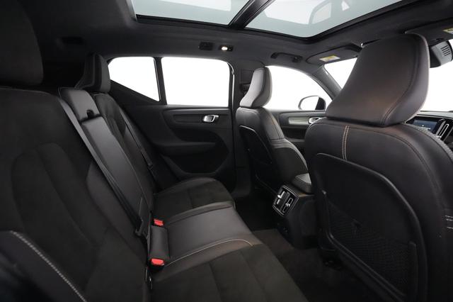 2021 Volvo XC40 Recharge — photo 3 of 35