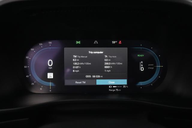 2021 Volvo XC40 Recharge — photo 4 of 35