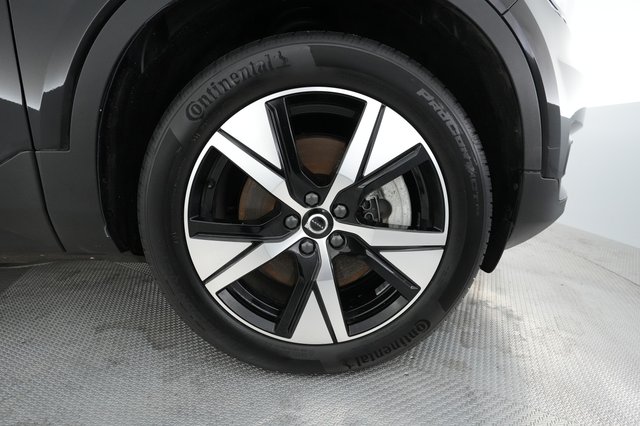 2021 Volvo XC40 Recharge — photo 13 of 35