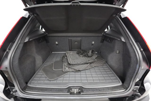 2021 Volvo XC40 Recharge — photo 19 of 35