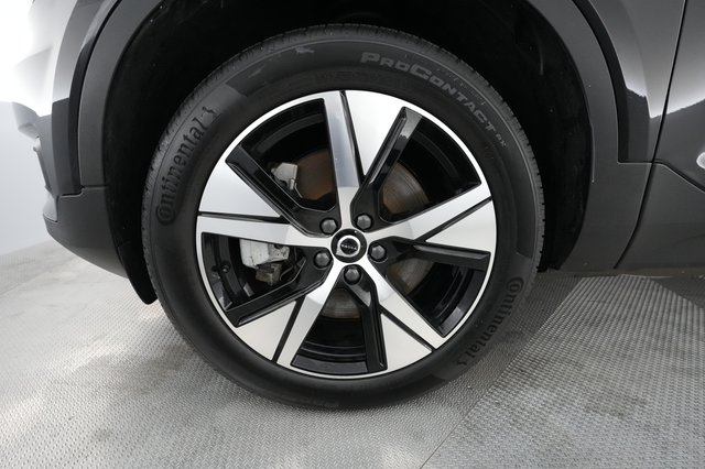 2021 Volvo XC40 Recharge — photo 11 of 35