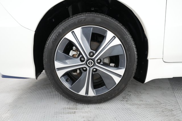 2021 Nissan LEAF — photo 11 of 35