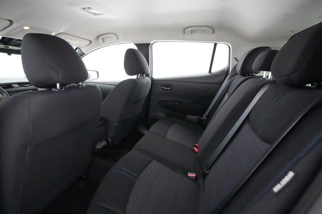 2021 Nissan LEAF — photo 16 of 35