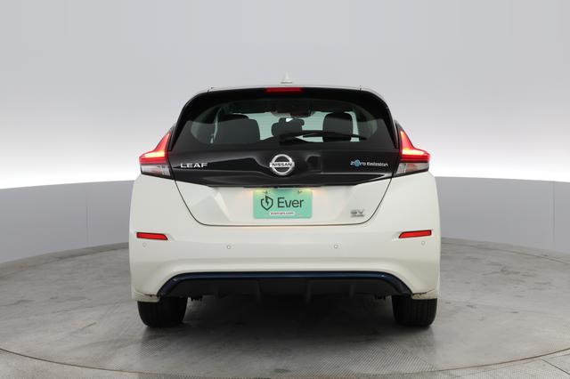 2021 Nissan LEAF — photo 8 of 35