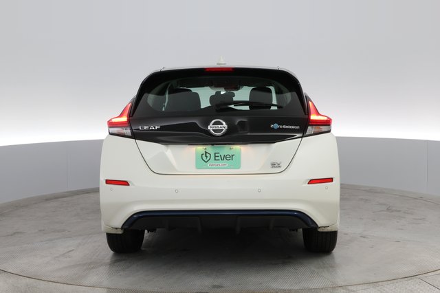 2021 Nissan LEAF — photo 8 of 35