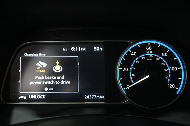2021 Nissan LEAF — photo 4 of 35
