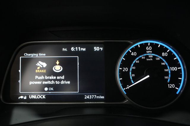 2021 Nissan LEAF — photo 4 of 35