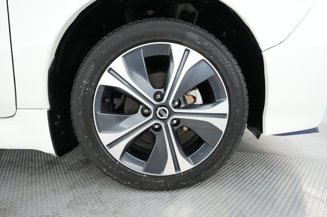 2021 Nissan LEAF — photo 13 of 35