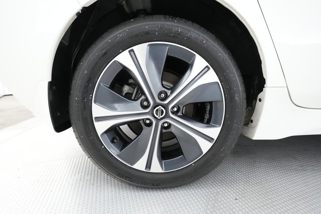 2021 Nissan LEAF — photo 14 of 35