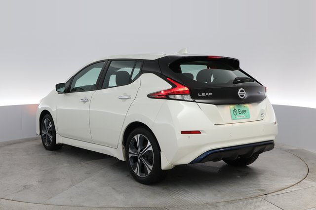 2021 Nissan LEAF — photo 9 of 35