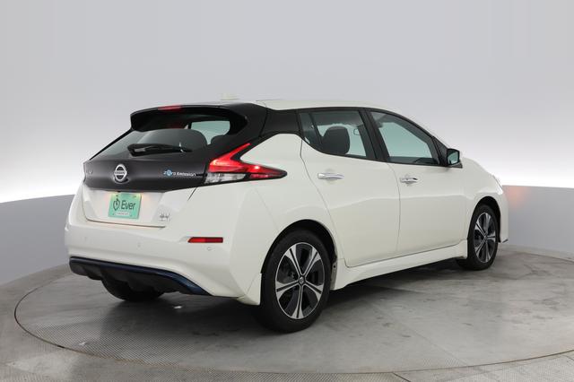 2021 Nissan LEAF — photo 2 of 35