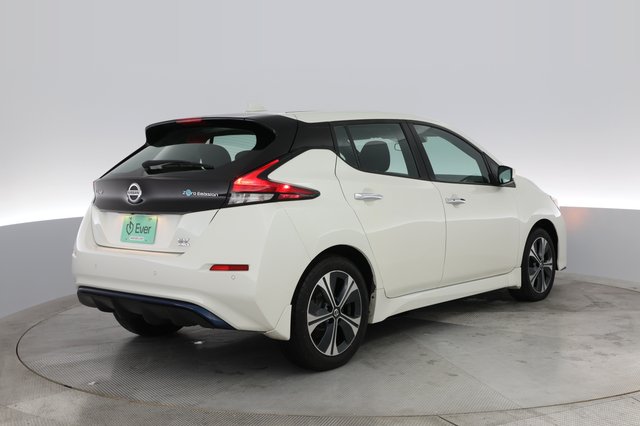 2021 Nissan LEAF — photo 2 of 35