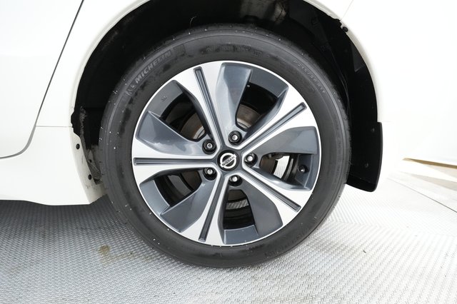 2021 Nissan LEAF — photo 12 of 35
