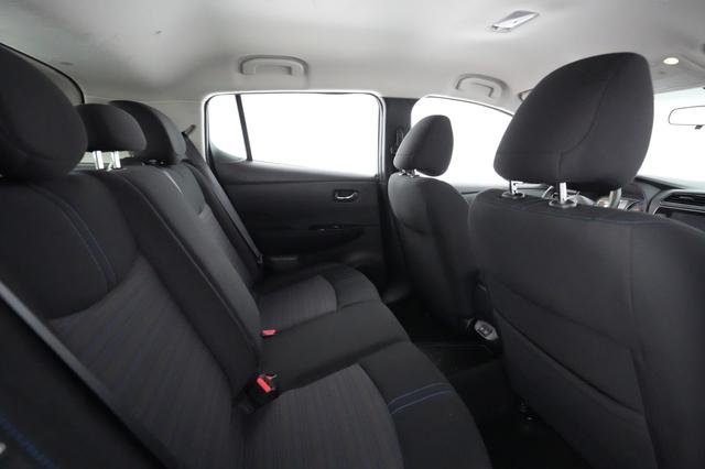 2021 Nissan LEAF — photo 3 of 35