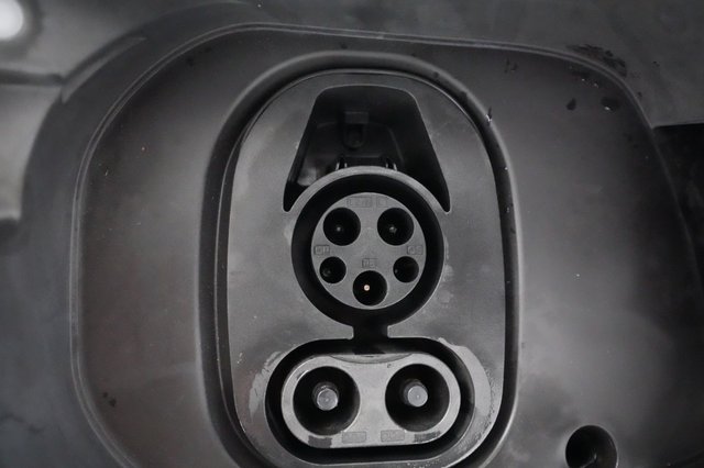 2023 Volkswagen ID.4 — photo 18 of 31
