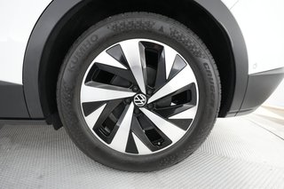 2023 Volkswagen ID.4 — photo 12 of 31