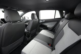 2023 Volkswagen ID.4 — photo 16 of 31