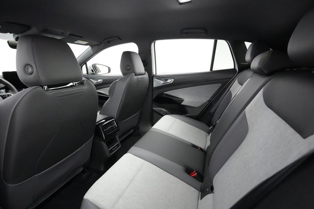 2023 Volkswagen ID.4 — photo 16 of 31