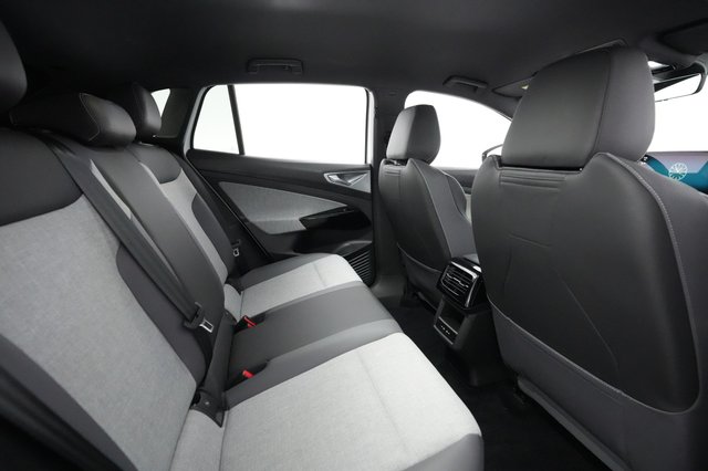 2023 Volkswagen ID.4 — photo 3 of 31