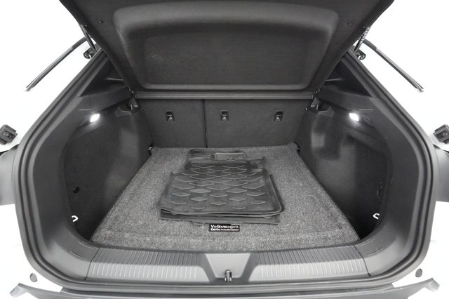 2023 Volkswagen ID.4 — photo 19 of 31