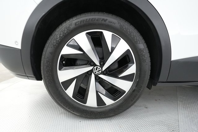 2023 Volkswagen ID.4 — photo 14 of 31
