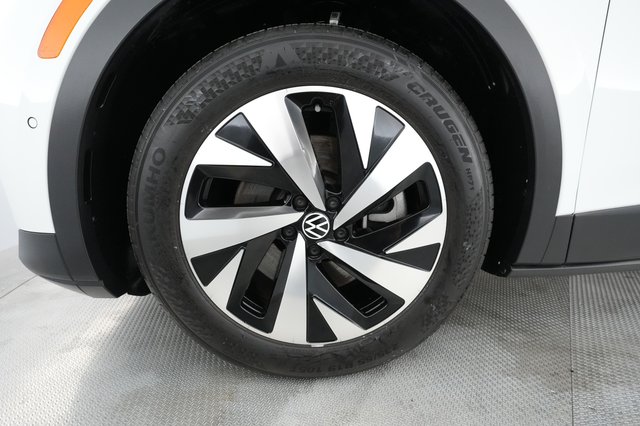 2023 Volkswagen ID.4 — photo 11 of 31