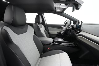 2023 Volkswagen ID.4 — photo 17 of 31