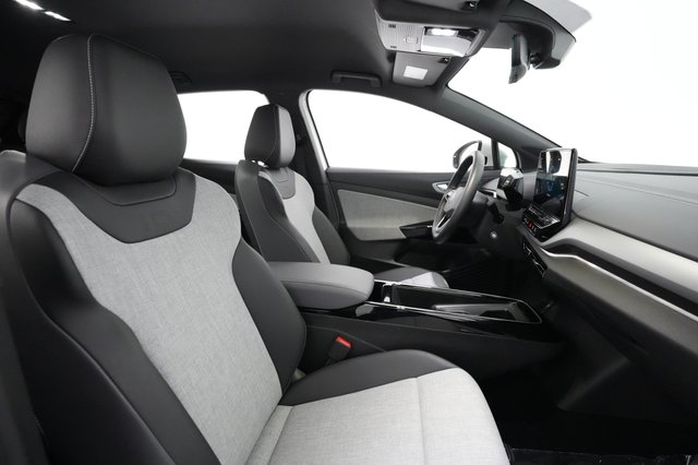 2023 Volkswagen ID.4 — photo 17 of 31
