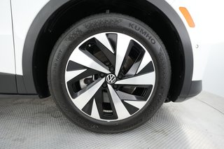 2023 Volkswagen ID.4 — photo 13 of 31