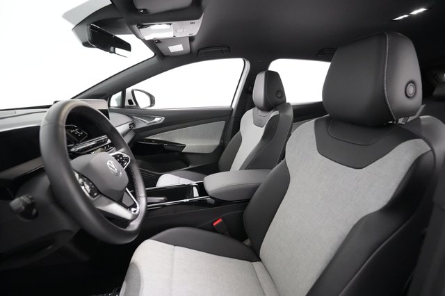 2023 Volkswagen ID.4 — photo 15 of 31