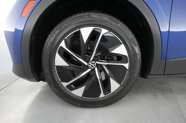 2022 Volkswagen ID.4 — photo 10 of 22