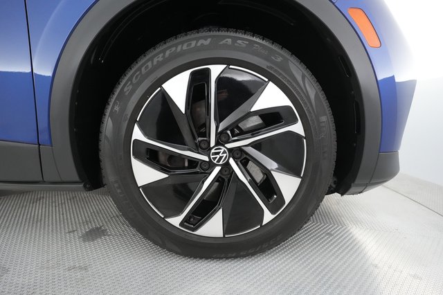 2022 Volkswagen ID.4 — photo 12 of 22