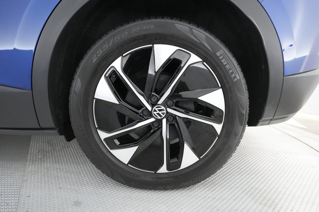 2022 Volkswagen ID.4 — photo 11 of 22