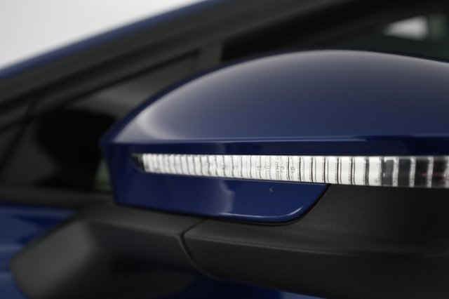 2022 Volkswagen ID.4 — photo 18 of 22