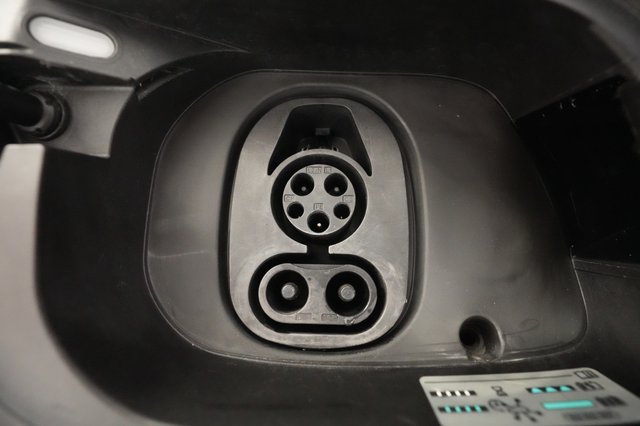 2022 Volkswagen ID.4 — photo 15 of 22