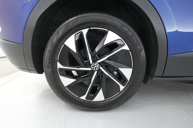 2022 Volkswagen ID.4 — photo 13 of 22