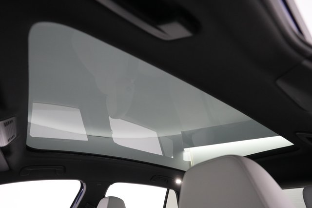 2022 Volkswagen ID.4 — photo 14 of 22