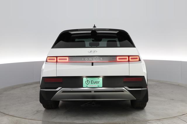 2022 Hyundai IONIQ 5 — photo 8 of 28