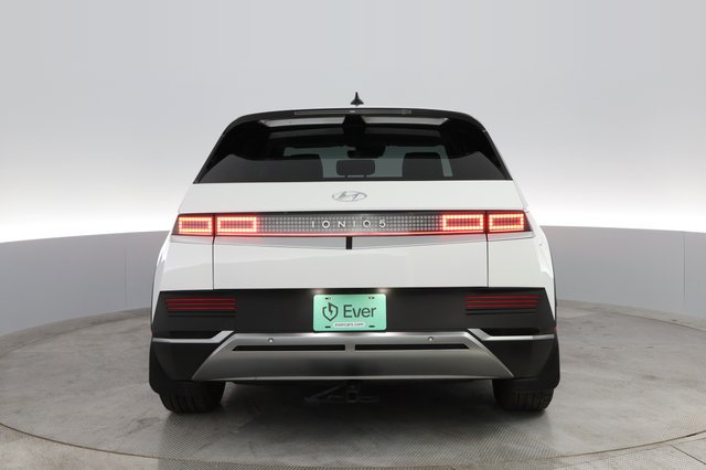 2022 Hyundai IONIQ 5 — photo 8 of 28