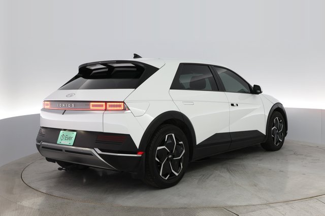 2022 Hyundai IONIQ 5 — photo 2 of 28