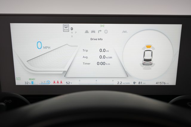2023 Hyundai IONIQ 5 — photo 4 of 33