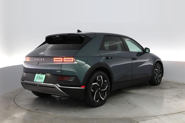 2023 Hyundai IONIQ 5 — photo 2 of 33