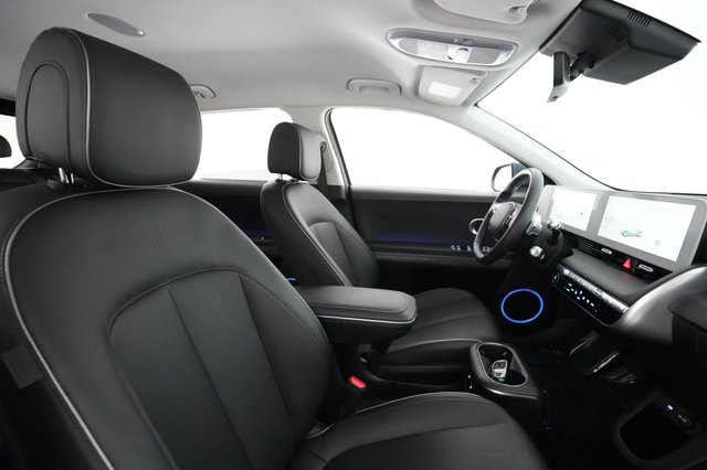 2023 Hyundai IONIQ 5 — photo 17 of 33