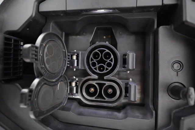 2023 Subaru Solterra — photo 19 of 37